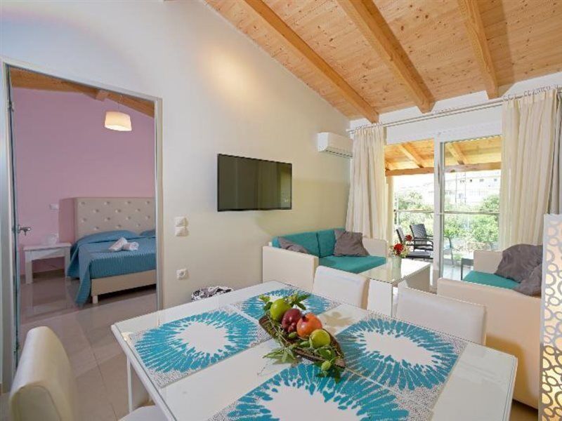 גאוביה Palapart Gikas Suites And Studios מראה חיצוני תמונה
